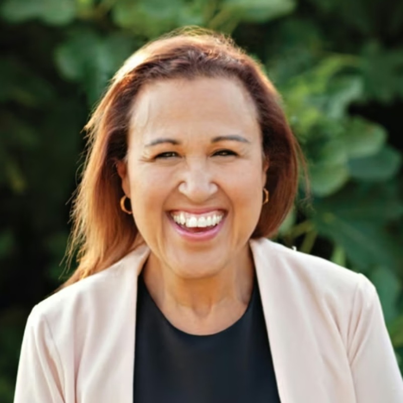Laura Gendreau Headshot